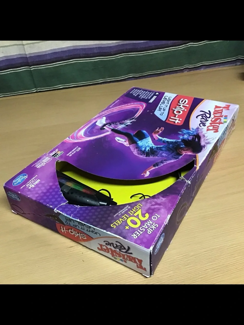 Hasbro Twister Rave Skip It A7092 Light Up Rave Ring 2012 Takes 3 AA Batt. NEW